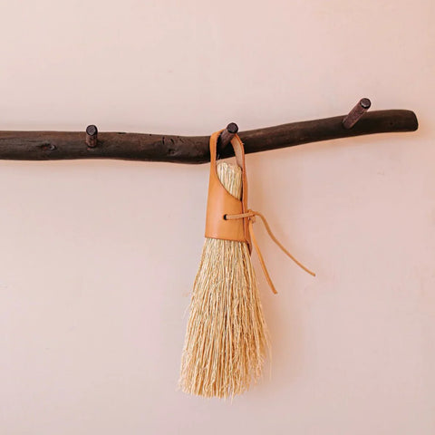 Small cleaning brush