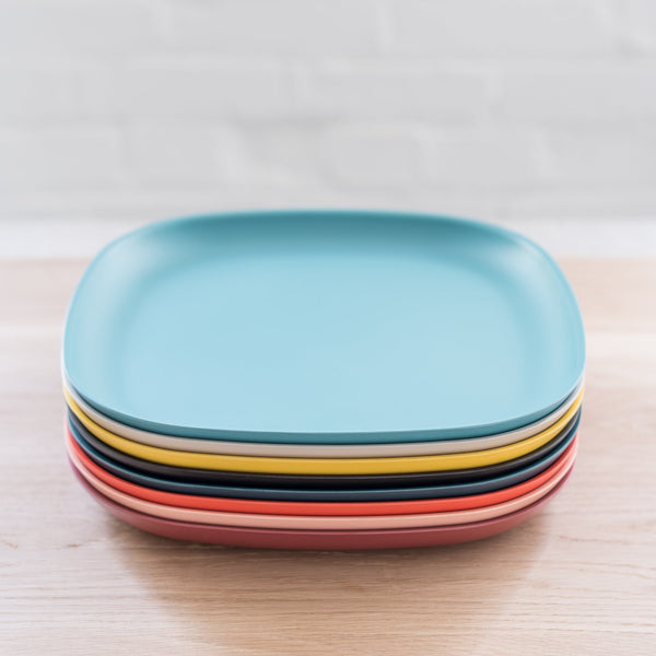 gusto dinner plate - dinner plate - ekobo - outside dining 
